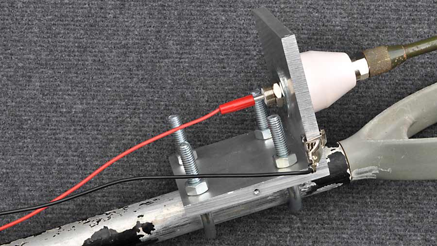 Antenna mounted to a fork handle
