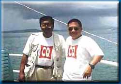 Rey 4F5AWW with fellow ham Popoy DU9EEE of DX9SDN in Surigao City