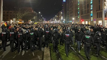 3.500 "Spziergänger" in Magdeburg