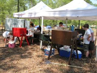 07scouts-cooking-lunch3.jpg (21804 bytes)