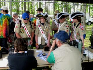 Murray, K4MHM, talking to the Boy Scouts about Amateur Radio.