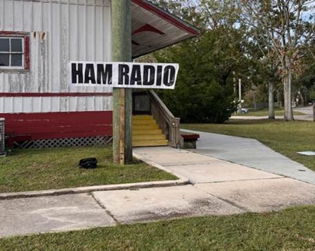 A sign on a pole in front of a building

AI-generated content may be incorrect.