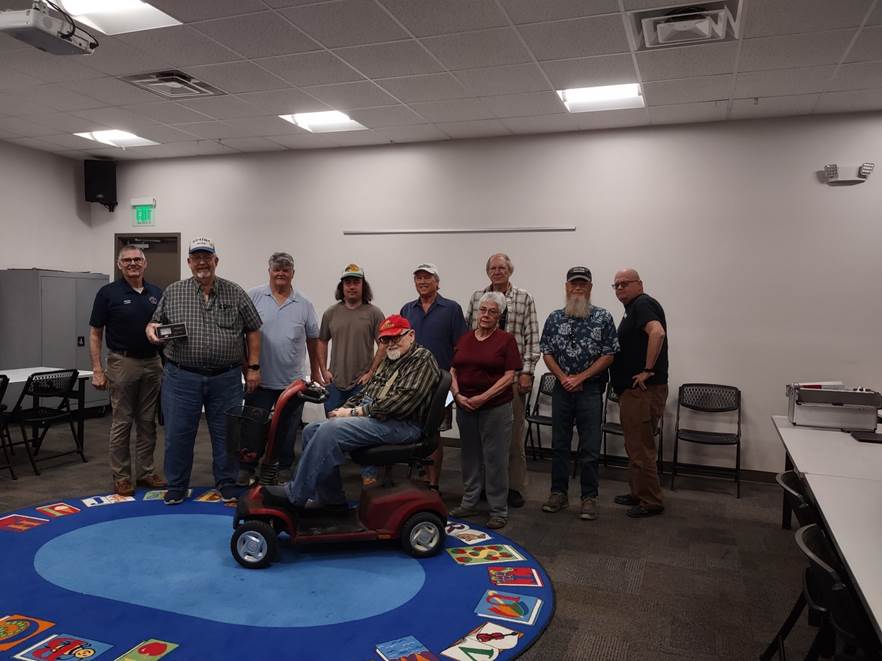 A group of people standing in a row

AI-generated content may be incorrect.