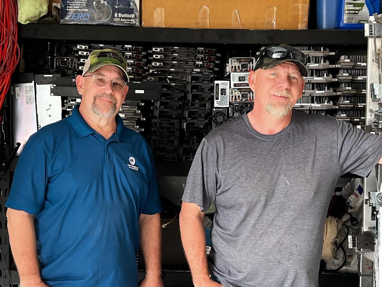 Neil W7FED left, Mike KB6JYF right