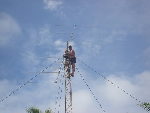 Warwick E51WL installing the YU7EF 7 element 6M yagi